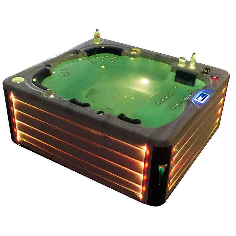 Bồn tắm Jacuzzi ngoài trời